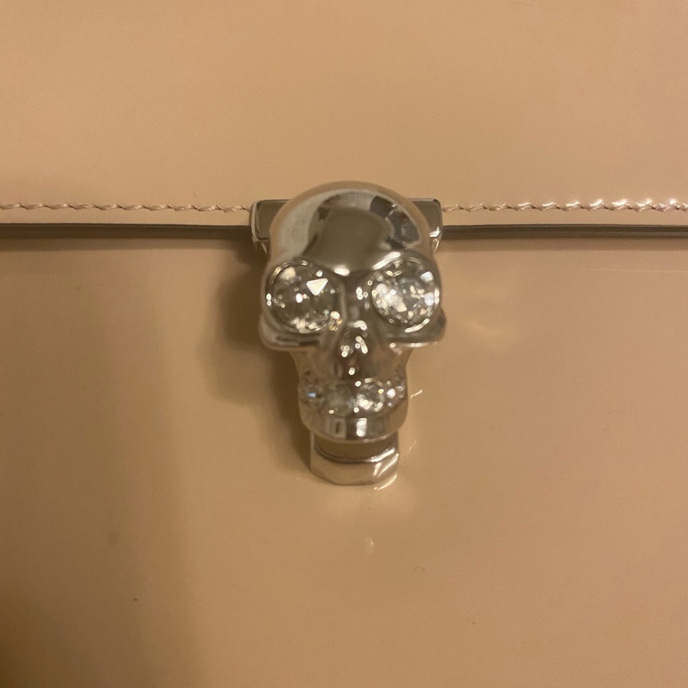 💎 CLOSET CLEAR OUT THIS WEEKEND! ALEXANDER MCQUEEN ENVELOPE CLUTCH! - Picture 3 of 5